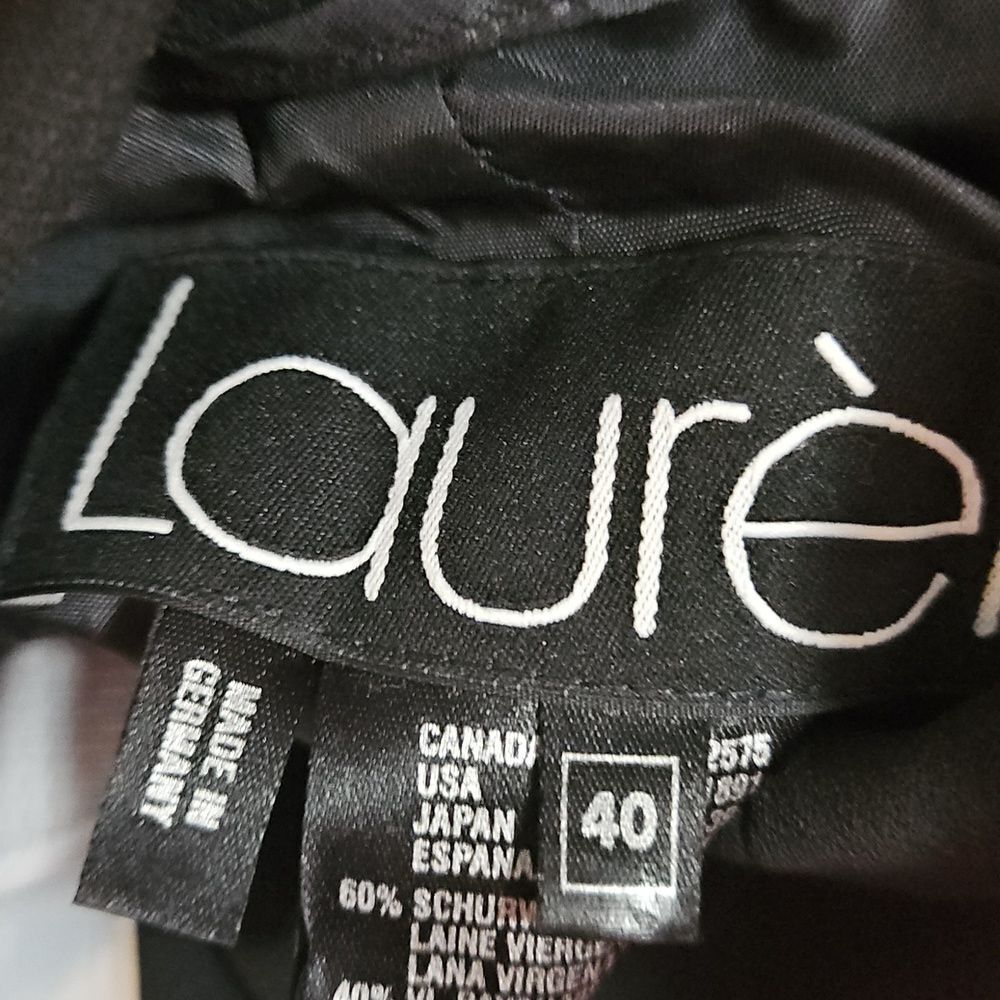 Classic Black Suit Jacket with Structured Silhouette - Picture 2 of 6